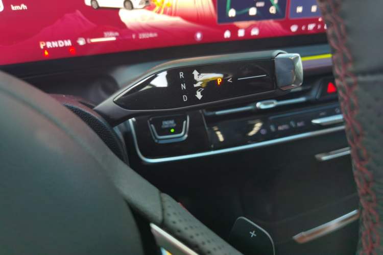 Used Buick Century 2025 2.0T Seven-Seater Yinshi Edition Gear Lever