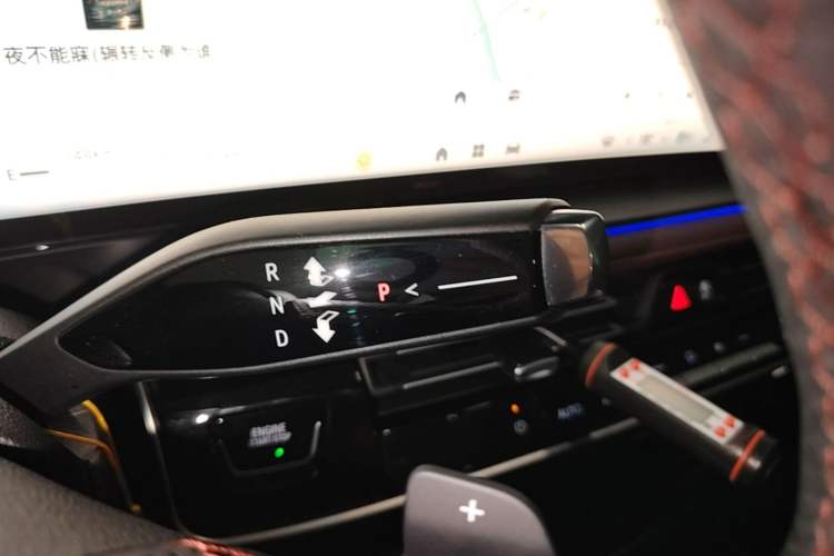 Used Buick Century 2025 2.0T Six-Seater YinShi Edition Gear Lever