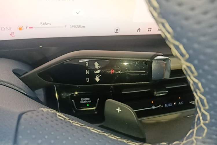 Used Buick Century 2025 2.0T Six-Seater YinShi Edition Gear Lever