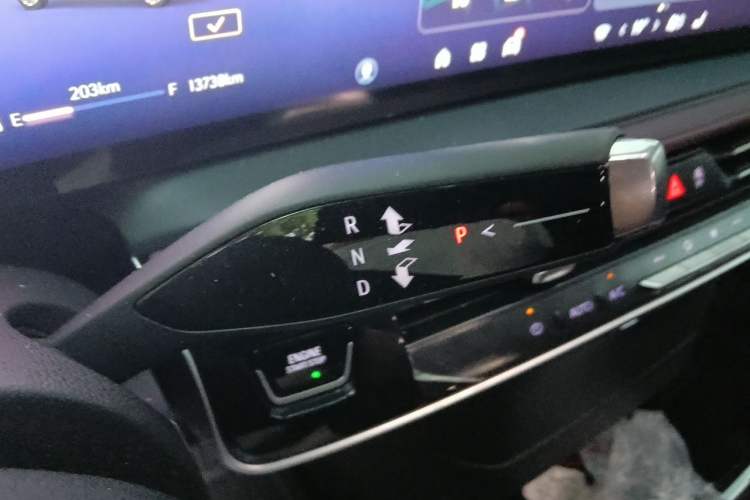 Used Buick Century 2025 2.0T Six-Seater YinShi Edition Gear Lever