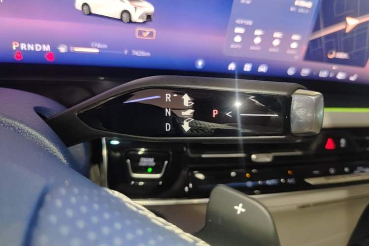 Used Buick Century 2025 2.0T Six-Seater YinShi Edition Gear Lever