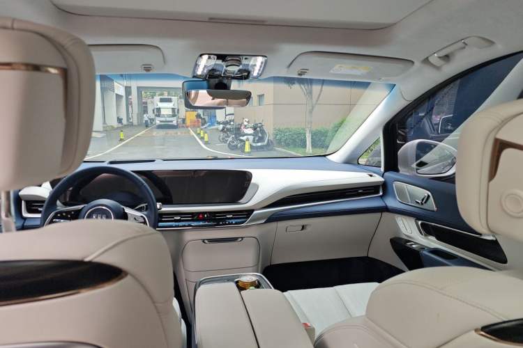 Used Buick Century 2025 2.0T Seven-Seater Yinshi Edition Headliner