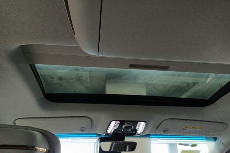 Used Buick Century 2025 2.0T Seven-Seater Yinshi Edition Headliner