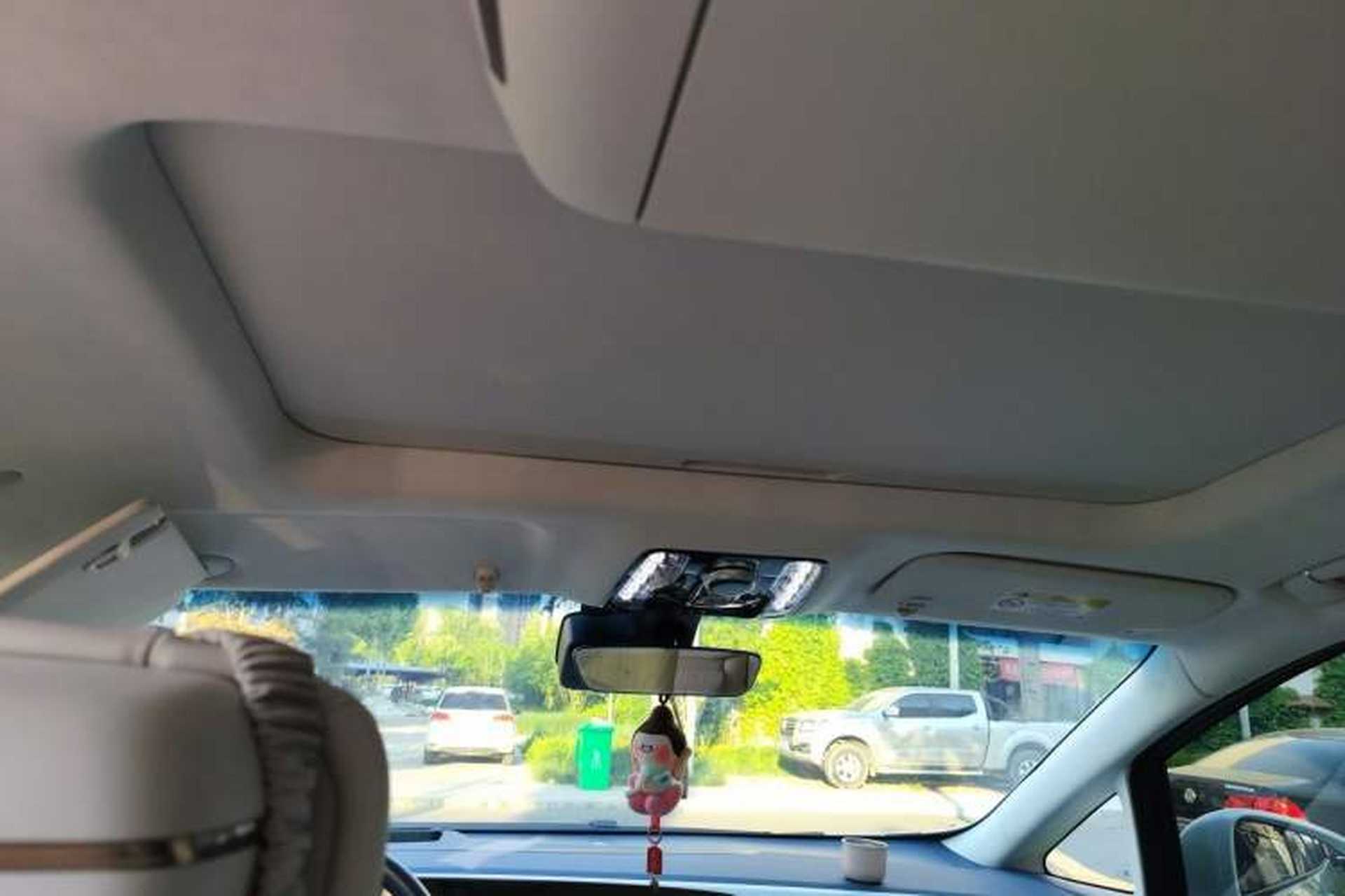Used Buick Century 2025 2.0T Seven-Seater Yinshi Edition Headliner