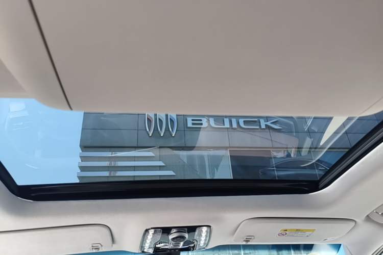 Used Buick Century 2025 2.0T Seven-Seater Yinshi Edition Headliner