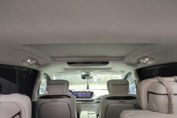 Used Buick Century 2025 2.0T Seven-Seater Yinshi Edition Headliner