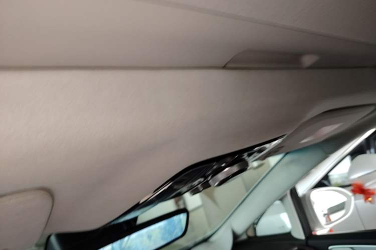 Used Buick Century 2025 2.0T Seven-Seater Yinshi Edition Headliner
