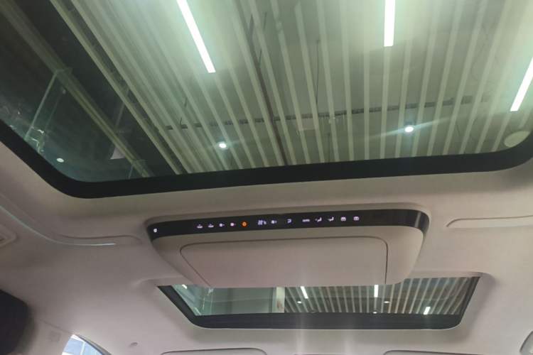 Used Buick Century 2025 2.0T Seven-Seater Yinshi Edition Headliner