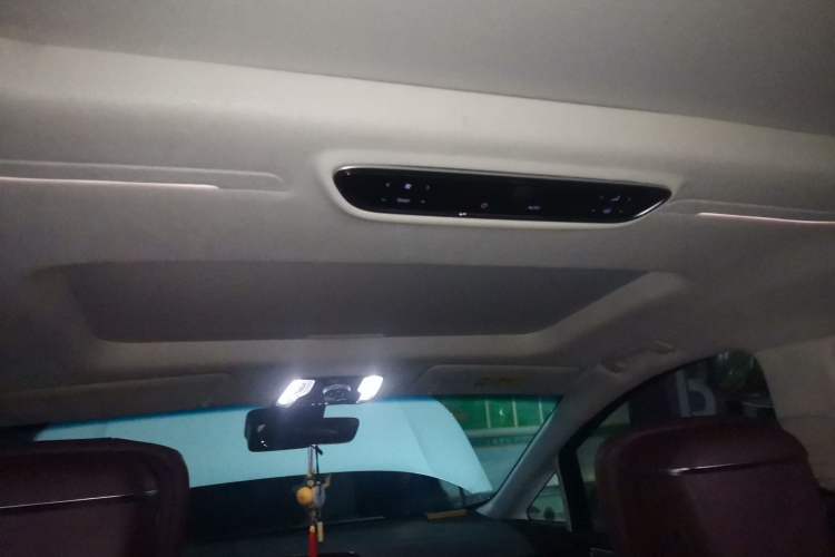 Used Buick Century 2025 2.0T Seven-Seater Yinshi Edition Headliner