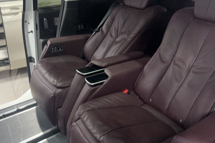 Used Buick Century 2025 2.0T Seven-Seater Yinshi Edition Interior 2