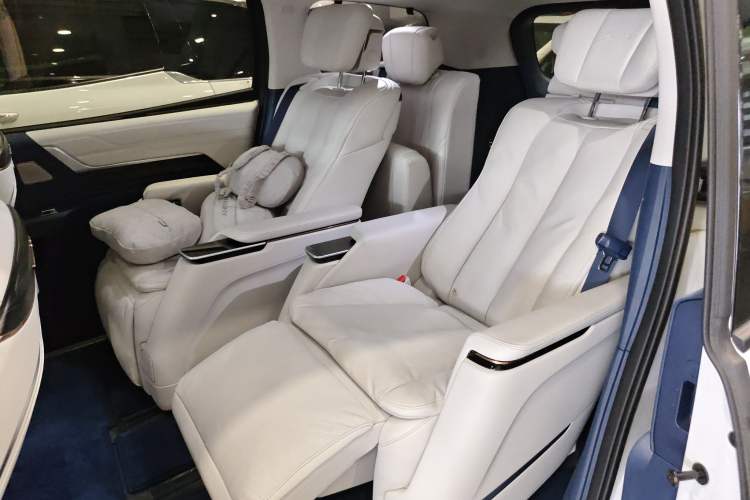 Used Buick Century 2025 2.0T Seven-Seater Yinshi Edition Interior 4