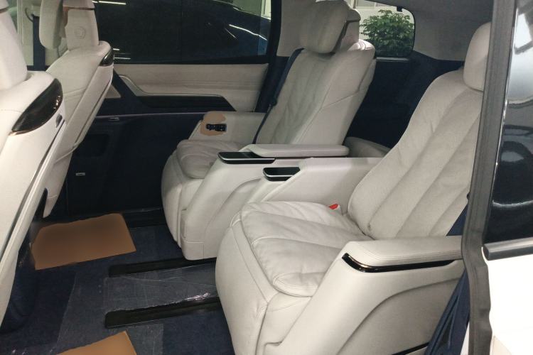 Used Buick Century 2025 2.0T Seven-Seater Yinshi Edition Interior 4
