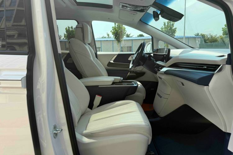Used Buick Century 2025 2.0T Six-Seater YinShi Edition Interior 5