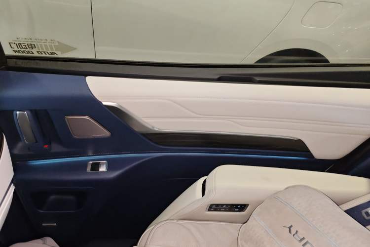 Used Buick Century 2025 2.0T Seven-Seater Yinshi Edition Interior 6