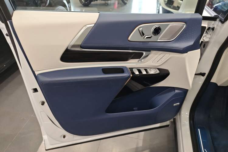 Used Buick Century 2025 2.0T Seven-Seater Yinshi Edition Interior 7