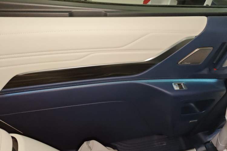 Used Buick Century 2025 2.0T Seven-Seater Yinshi Edition Interior 8