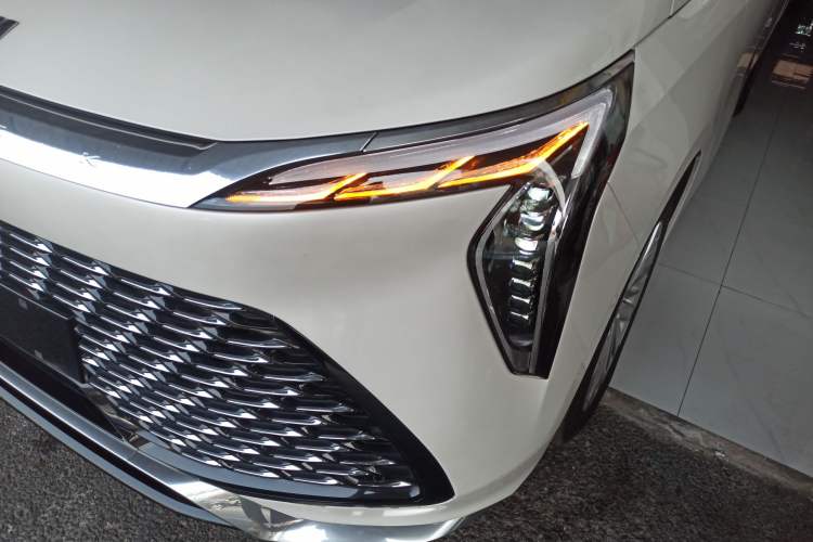 Used Buick Century 2025 2.0T Six-Seater YinShi Edition Left Front Headlight