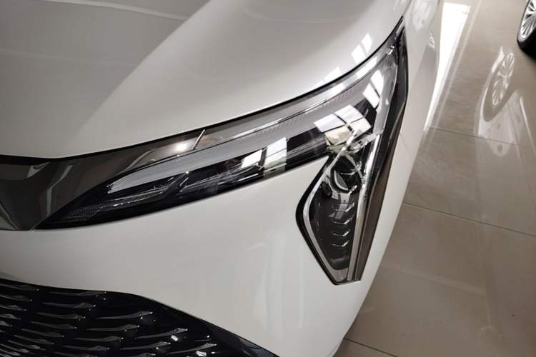 Used Buick Century 2025 2.0T Seven-Seater Yinshi Edition Left Front Headlight