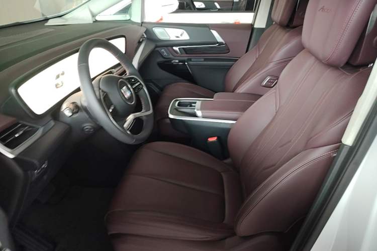 Used Buick Century 2025 2.0T Seven-Seater Yinshi Edition Left Front Seat