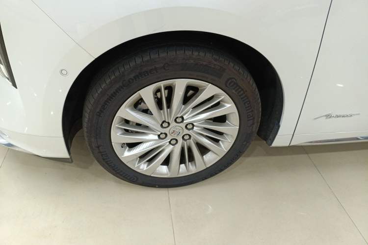 Used Buick Century 2025 2.0T Seven-Seater Yinshi Edition Left Front Wheel Hub