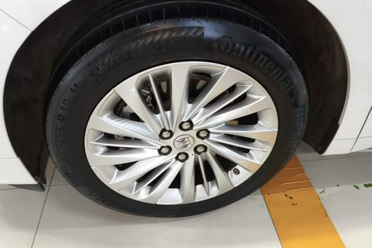 Used Buick Century 2025 2.0T Six-Seater YinShi Edition Left Front Wheel Hub