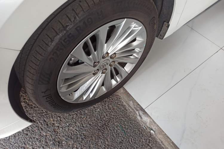 Used Buick Century 2025 2.0T Six-Seater YinShi Edition Left Front Wheel Hub