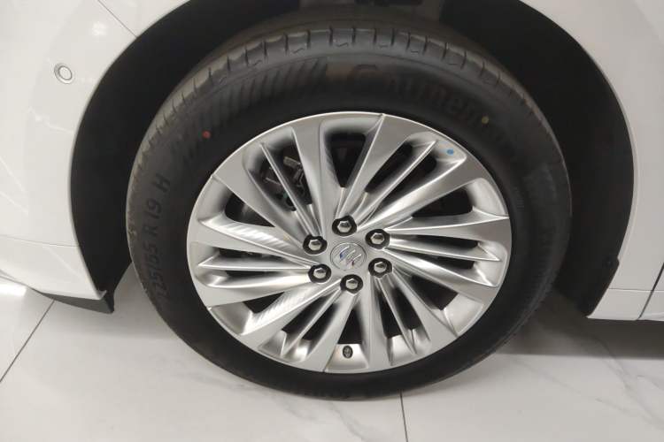 Used Buick Century 2025 2.0T Six-Seater YinShi Edition Left Front Wheel Hub