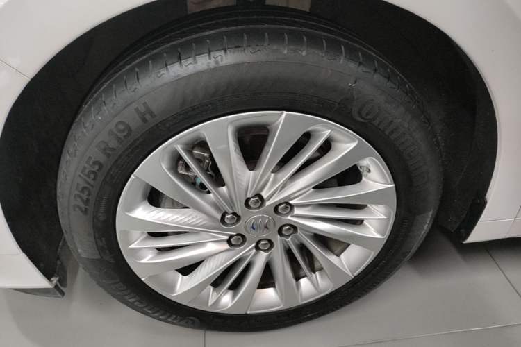 Used Buick Century 2025 2.0T Six-Seater YinShi Edition Left Front Wheel Hub