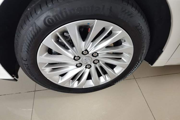 Used Buick Century 2025 2.0T Seven-Seater Yinshi Edition Left Front Wheel Hub
