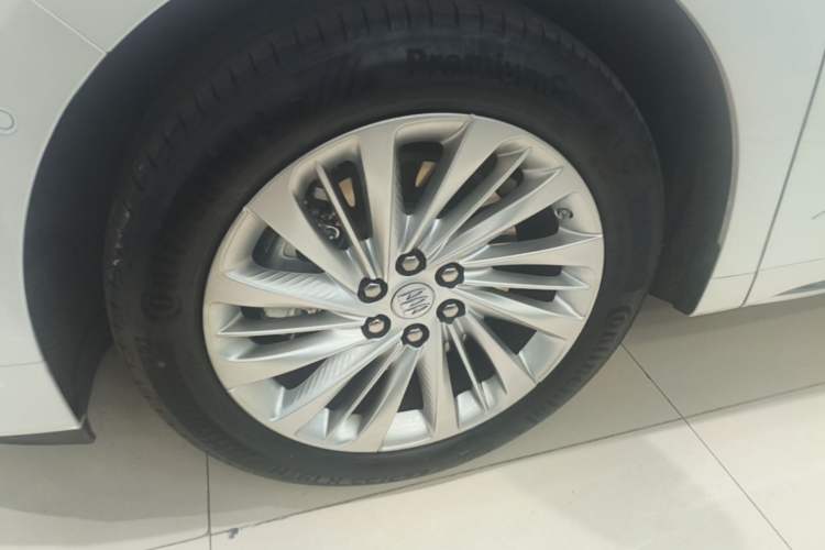 Used Buick Century 2025 2.0T Seven-Seater Yinshi Edition Left Front Wheel Hub
