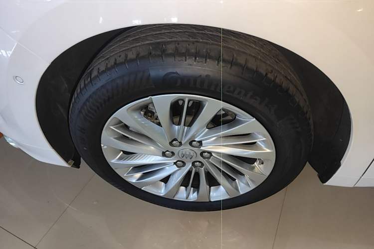 Used Buick Century 2025 2.0T Six-Seater YinShi Edition Left Front Wheel Hub