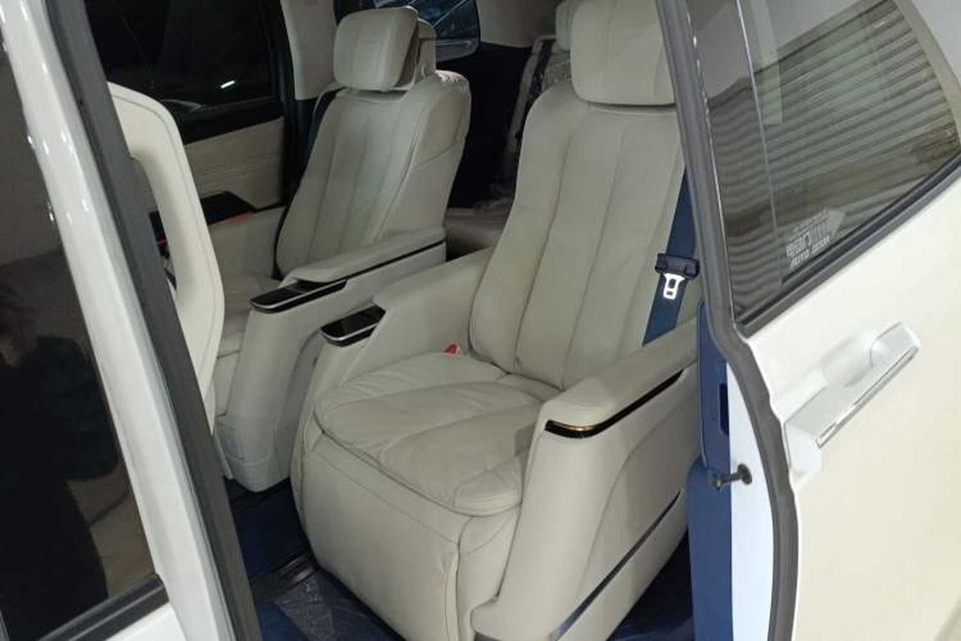 Used Buick Century 2025 2.0T Seven-Seater Yinshi Edition Left Rear Seat