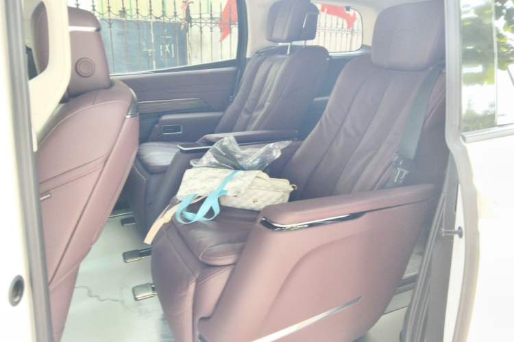 Used Buick Century 2025 2.0T Six-Seater YinShi Edition Left Rear Seat