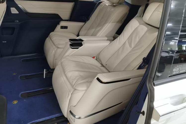 Used Buick Century 2025 2.0T Six-Seater YinShi Edition Left Rear Seat