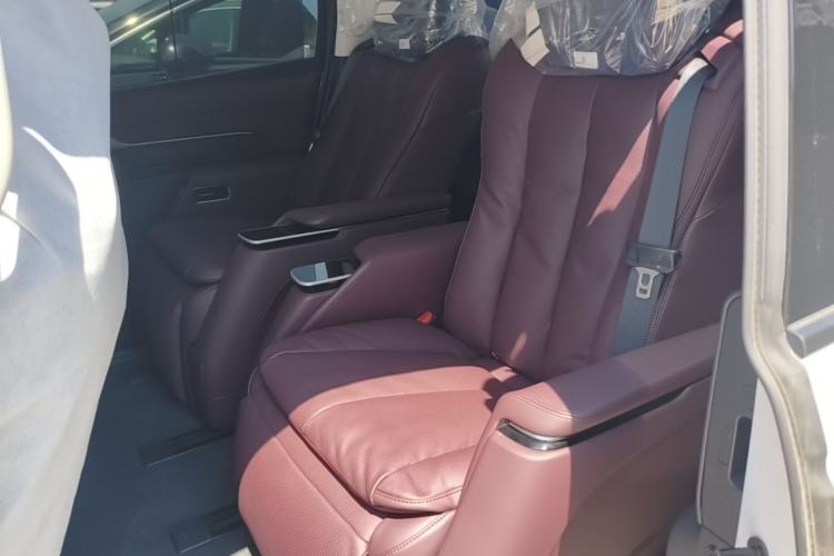 Used Buick Century 2025 2.0T Seven-Seater Yinshi Edition Left Rear Seat