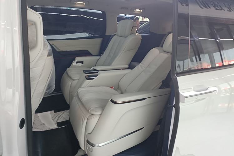 Used Buick Century 2025 2.0T Seven-Seater Yinshi Edition Left Rear Seat