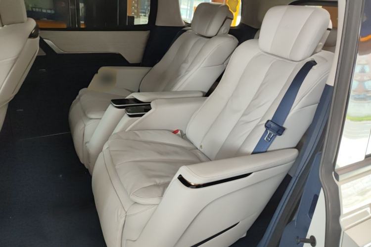 Used Buick Century 2025 2.0T Seven-Seater Yinshi Edition Left Rear Seat