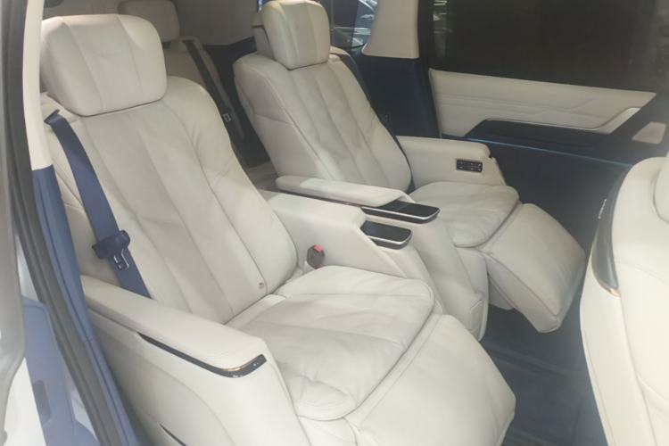 Used Buick Century 2025 2.0T Seven-Seater Yinshi Edition Left Rear Seat