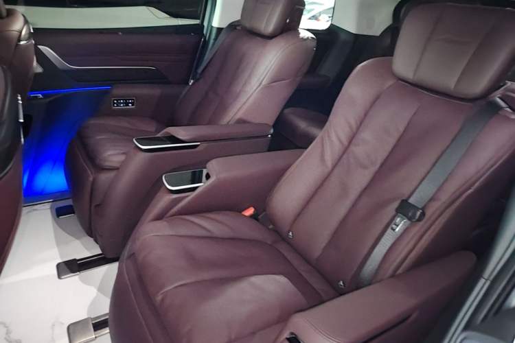 Used Buick Century 2025 2.0T Six-Seater YinShi Edition Left Rear Seat