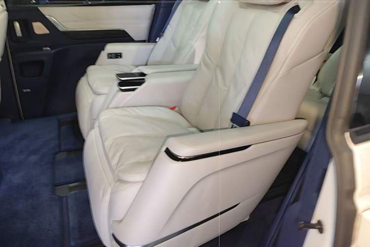 Used Buick Century 2025 2.0T Six-Seater YinShi Edition Left Rear Seat