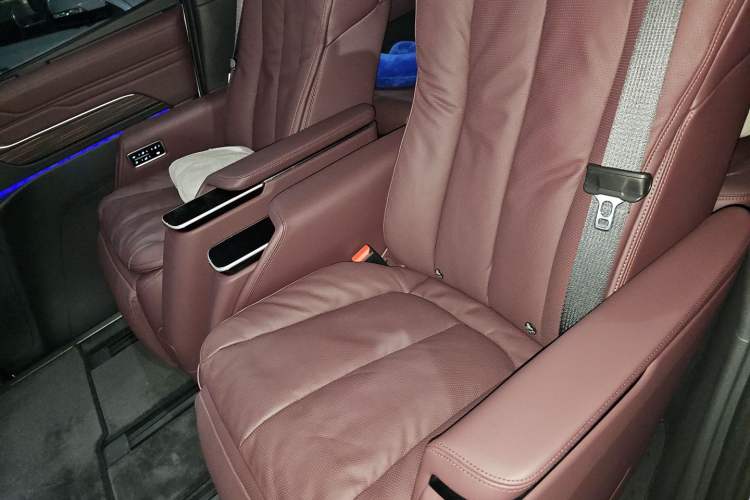 Used Buick Century 2025 2.0T Seven-Seater Yinshi Edition Left Rear Seat