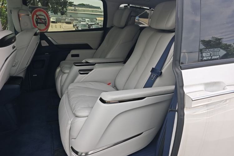 Used Buick Century 2025 2.0T Seven-Seater Yinshi Edition Left Rear Seat