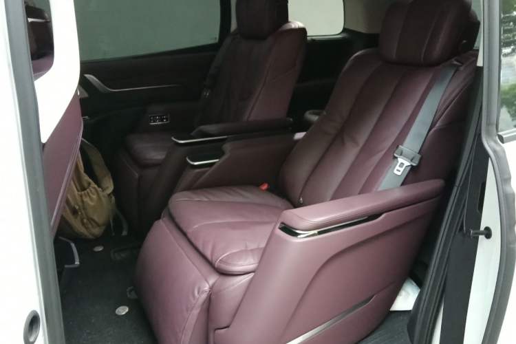 Used Buick Century 2025 2.0T Six-Seater YinShi Edition Left Rear Seat
