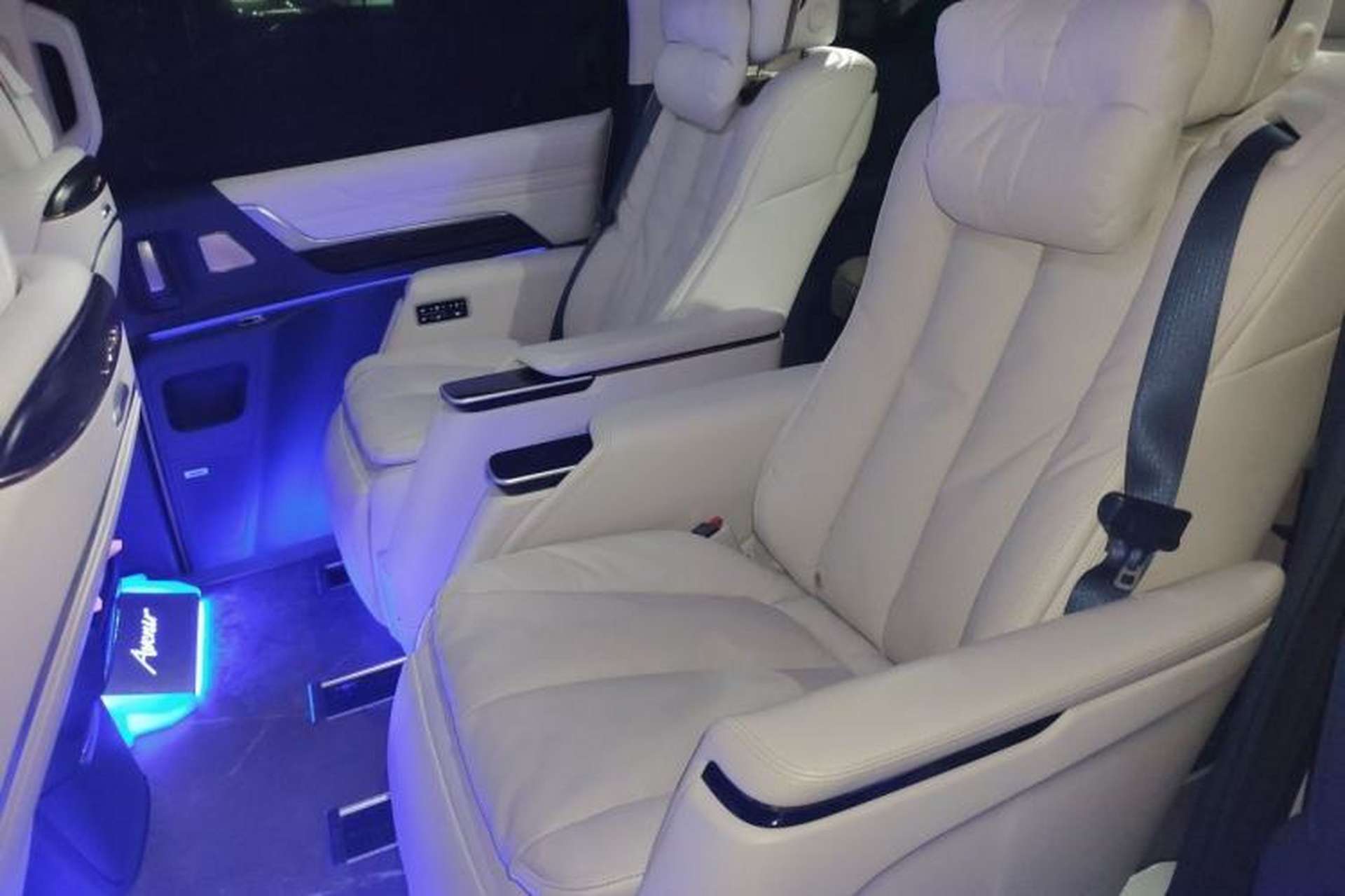 Used Buick Century 2025 2.0T Seven-Seater Yinshi Edition Left Rear Seat