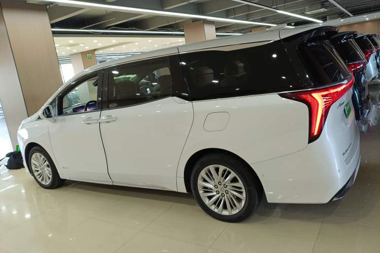 Used Buick Century 2025 2.0T Seven-Seater Yinshi Edition Left Side