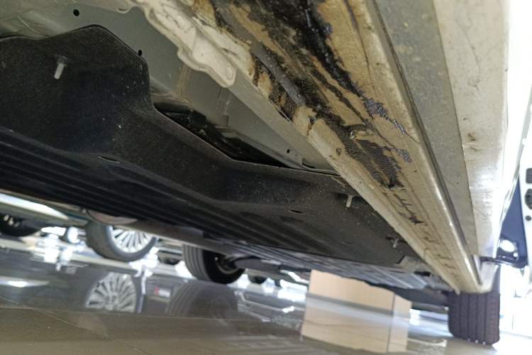 Used Buick Century 2025 2.0T Seven-Seater Yinshi Edition Left Side Sill