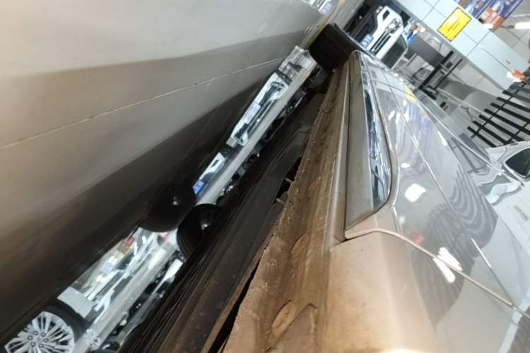 Used Buick Century 2025 2.0T Six-Seater YinShi Edition Left Side Sill