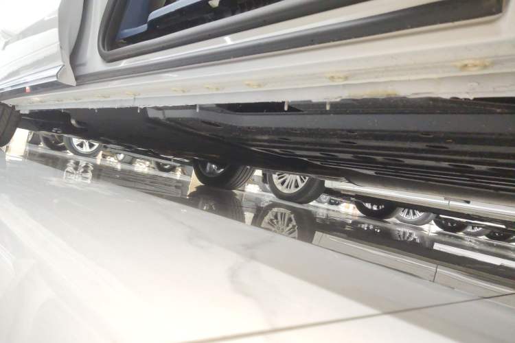 Used Buick Century 2025 2.0T Six-Seater YinShi Edition Left Side Sill