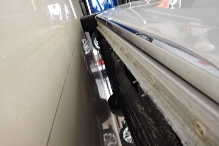 Used Buick Century 2025 2.0T Seven-Seater Yinshi Edition Left Side Sill