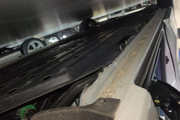 Used Buick Century 2025 2.0T Six-Seater YinShi Edition Left Side Sill